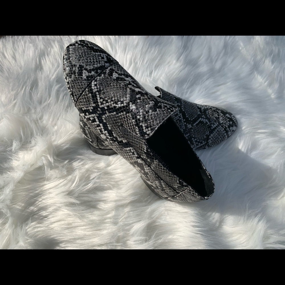 ⚜️NEW Jeffrey Campbell Snakeskin Booties, Size 8⚜️ - Picture 2 of 7